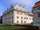 Jedna z nejkrásnějších renesančních staveb střední Evropy pod patronátem UNESCO. Celý obvod zámku lemují štíty, které patří k nejdokonalejší ukázce vyspělé české renesance.

