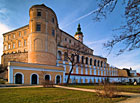 Zámek Mikulov - pohled na západní stranu zámku.