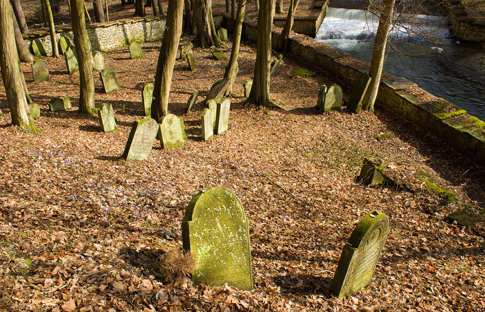 Židovský hřbitov Podbřezí (Skalka) u řeky Dědiny