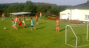 Travnaté fotbalové hřiště pro děti