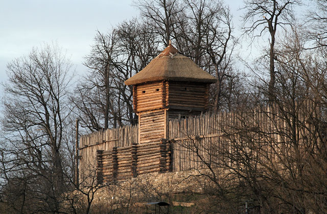 Archeopark Netolice - obranná palisáda a strážní věž