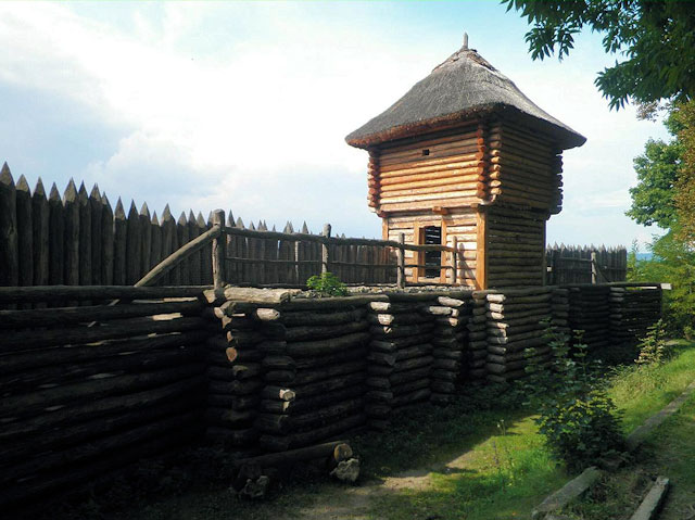 Archeopark Netolice - ochranná palisáda a strážní věž