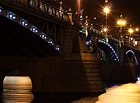 S délkou 169 m nejkratší pražský most přes řeku Vltavu a největší secesní most v ČR. Pro svou uměleckou výzdobu a kvalitní provedení je chráněn jako technická památka. Okraje mostních oblouků v noci rozzařuje 200 žárovek.

