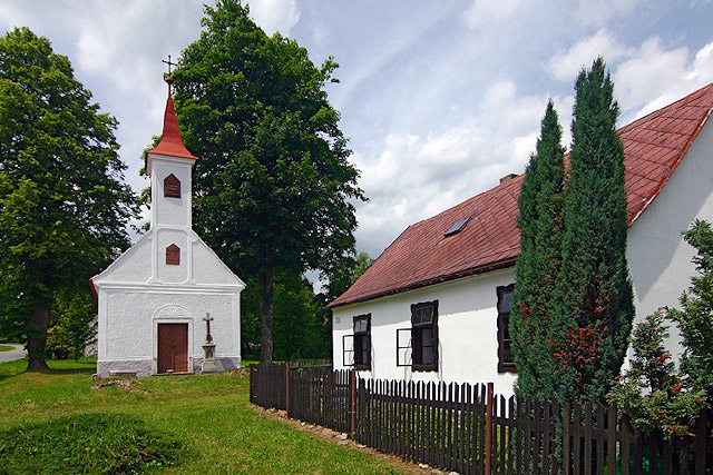 Kaplička ve vsi Stálkov, přírodní park Česká Kanada