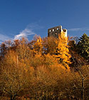 Poblíž hradu Valečov se dochovaly skalní světničky, které od 18. až do konce 19. stol. trvale obývala místní chudina, tzv. skaláci.

