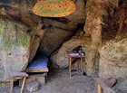 Pískovcová jeskyně pod vrchem Brada, upravená jako byt pohádkové bytosti Rumcajse v lese Řáholci.

