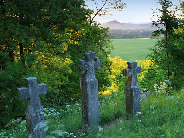 Vyskeř – kamenné kříže u kaple sv. Anny | Český ráj