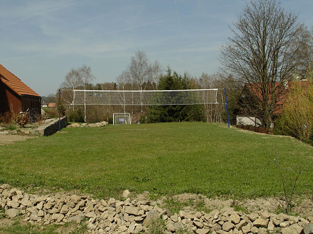 Univerzální hřiště na fotbal a nohejbal u penzionu