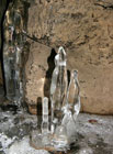 Jeskyně vznikla zřícením několika balvanů. Ke konci zimy se v ní vytvářejí ledové krápníky, které mívají lahvovitý tvar - odtud název Vinný sklep.

