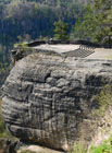 Upravená skalní terasa s pěknou vyhlídkou do údolí řeky Labe.

