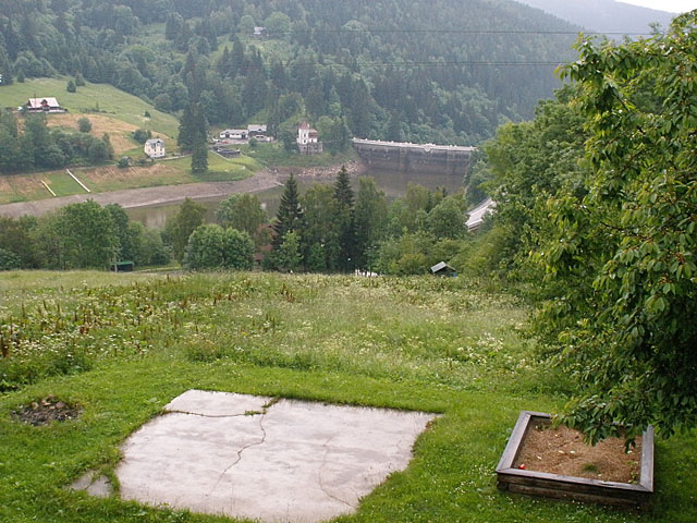Pohled z terasy k vodní nádrži Labská