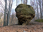 Skála s malou jeskyňkou, opředená několika pověstmi. Nachází se nedaleko Osvětimanských skal.

