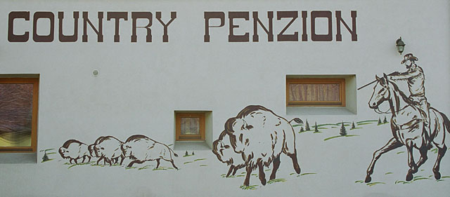 Country penzion - malba na  fasádě budovy
