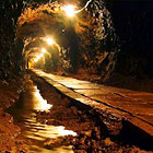 Podzemí Stachelbergu - úsek částečně vylámané hlavní chodby.