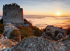 Skalní bradla Děvína. Rezervace Děvín-Kotel-Soutěska je nejkrásnější a nejvzácnější stepní oblast v ČR. Zdejší vápencové skály, zříceniny hradů, horko, vinice i přilehlé moravské moře připomínají prosluněné Středomoří. Územím prochází naučná stezka.

