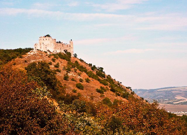 Zřícenina hradu Děvičky - celkový pohled