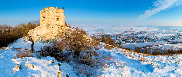Zřícenina hradu Děvičky v zimě