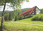 Hotel Duo se nachází nedaleko centra obce Horní Bečva a je obklopen lesy chráněné krajinné oblasti Beskydy.

