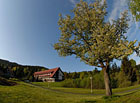 Hotel Duo se nachází nedaleko centra obce Horní Bečva a je obklopen lesy chráněné krajinné oblasti Beskydy.

