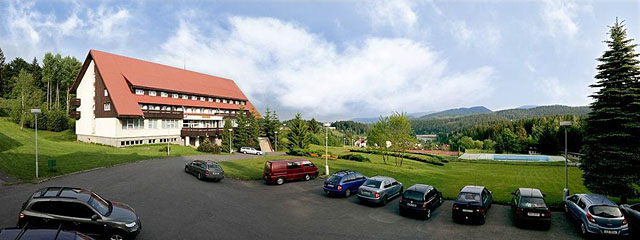 Parkoviště hotelu Duo v Beskydech