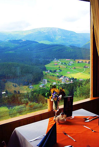 Hotel Emerich – restaurace s výhledem na Krkonoše