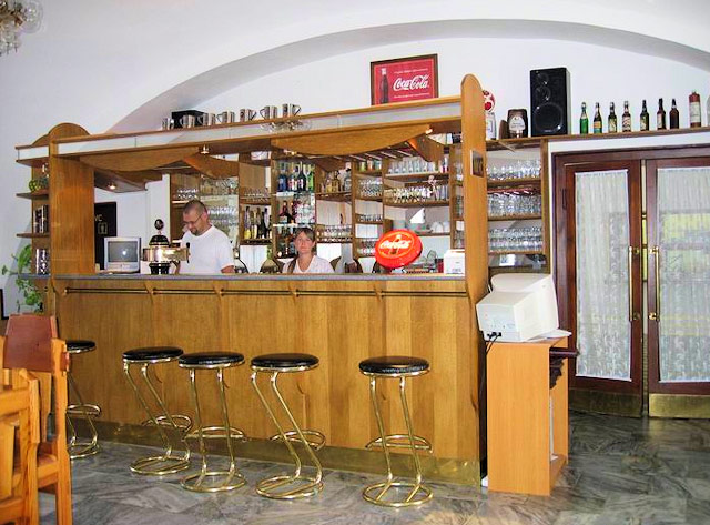 Hotel Jestřábí – restaurace; Černá v Pošumaví, Lipno, Šumava