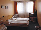 Klasický dvoulůžkový pokoj v hotelu Weiss.