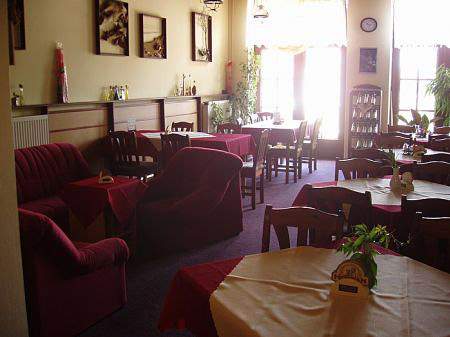 Interiér restaurace v hotelu Weiss