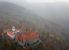 Hrad je známý především z pohádky O princezně Jasněnce a létajícím ševci. Za 2. světové války jeho kouzlu podlehl Heinrich Himmler a chtěl z něho zřídit hrad černého řádu SS pro temné rituály.


