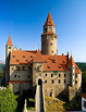 Hrad je známý především z pohádky O princezně Jasněnce a létajícím ševci. Za 2. světové války jeho kouzlu podlehl Heinrich Himmler a chtěl z něho zřídit hrad černého řádu SS pro temné rituály.

