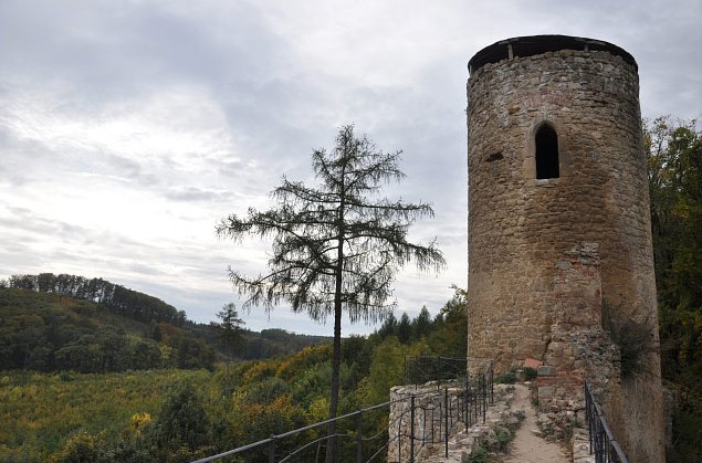 Hrad Cimburk – západní válcová věž