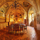 Hrad Grabštejn ukrývá mimořádný sakrální klenot – kapli sv. Barbory, která patří k nejpůsobivějším renesančním prostorám českého venkova. Její stěny pokrývají obdivuhodné a velmi vzácné malby.

