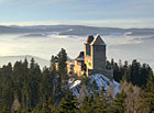 S nadmořskou výškou 886 m nejvýše položený královský hrad v Čechách. Širší veřejnosti je znám především z pohádky Anděl Páně, která se tu v roce 2005 natáčela.

