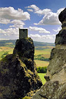 Zřícenina gotického hradu na 2 výrazných čedičových sucích u obce Rovensko pod Troskami; její typická silueta se stala symbolem Českého ráje. Stavba vklíněná do sopečných vrcholů je zcela unikátní, podobné hrady se nacházejí nejblíže až ve Francii.

