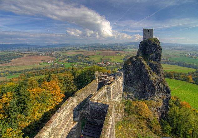 Hrad Trosky – pohled z věže Baba na věž Panna | Český ráj
