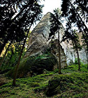 Úzká, necelých 100 m dlouhá skalní průrva, ústící do hluboké Zámecké rokle pod zámkem Hrubá Skála.

