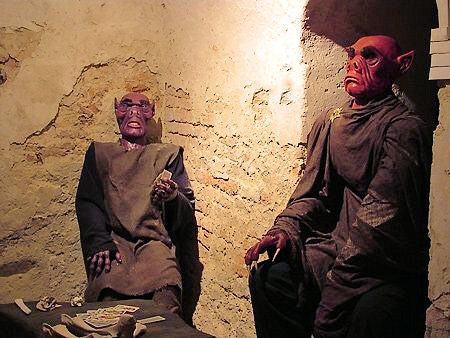 Jeskyně Grotta - výstava strašidel a pohádkových bytostí
