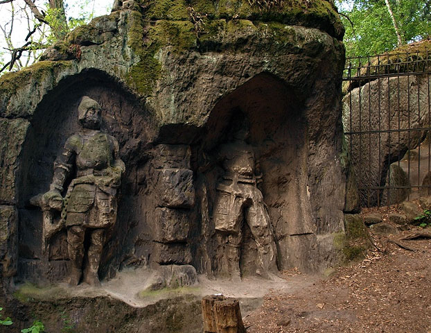 Skalní reliéf v prostoru Blaník před jeskyní Klácelka