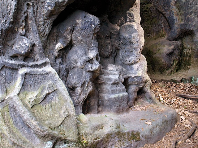 Skalní reliéfy u jeskyně Klácelka, Liběchov