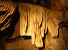 V prostorách Jeskyní Na Pomezí lze vidět 3 druhy krápníků - stalaktity (krápníky rostoucí ze stropu), stalagmity (krápníky rostoucí ze dna jeskyně) a stalagnáty (krápníky vzniklé propojením obou typů krápníků).

