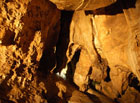 Podzemní prostory Jeskyní Na Pomezí jsou pro návštěvníky vhodně osvětleny.

