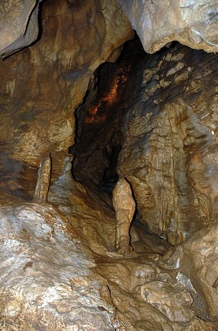 Stalagmity v Jeskyních Na Pomezí