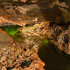 Jeskyně představuje složitý sedmipatrový labyrint chodeb, síní a dómů. Společně s navazující jeskyní Liščí díra představuje největší jeskynní systém v druhohorních vápencích v ČR o celkové délce 2 800 m. Prohlídková trasa měří 300 m.

