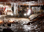 Pískovcový skalní převis a podzemní prostory, kde každoročně v zimě vzniká unikátní ledová výzdoba. Ze stropu a ze dna jeskyně vyrůstají ledové rampouchy různých tvarů a velikostí.

