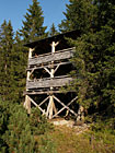 Dřevěná vyhlídková věž na Jezerní slati, Šumava.