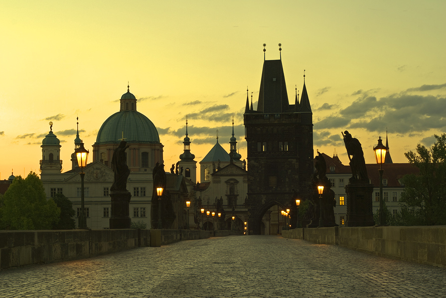 Karlův most časně ráno | Praha – historické centrum