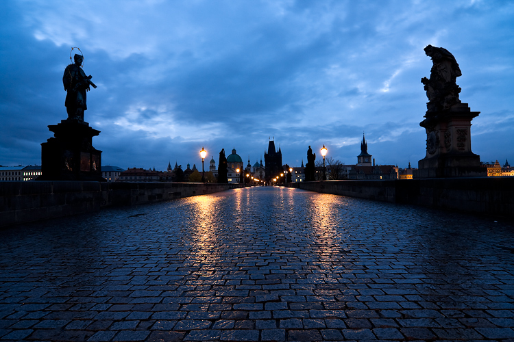 Karlův most za soumraku | Praha