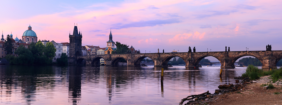 Karlův most – celkový pohled od Vltavy | Praha