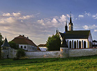 Nad městem. Vyšebrodský klášter je jeden z nejkrásnějších a nejautentičtěji dochovaných klášterů v ČR. Je tu uložen Závišův kříž – 3. nejcennější středověká zlatnická památka u nás (hned po korunovačních klenotech a relikviáři sv. Maura).

