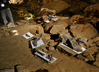 Nejrozsáhlejší známý jeskynní systém v Čechách – měří přes 2 km. Součástí prohlídky je i Pustý dóm s kopiemi koster nalezených zvířat (na fotce).

